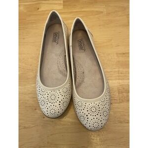 Croft & Barrow laser cut ortholite comfort flats women's size 8 Lt Beige